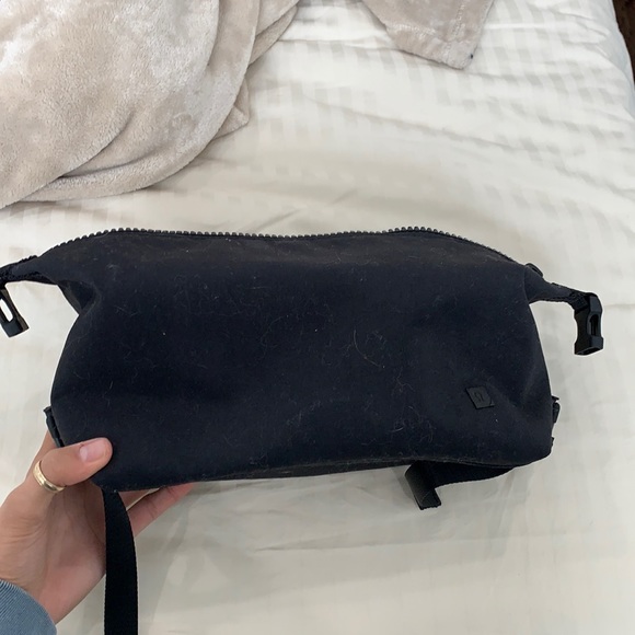 lululemon athletica Accessories - LULULEMON TOILETRIES BAG